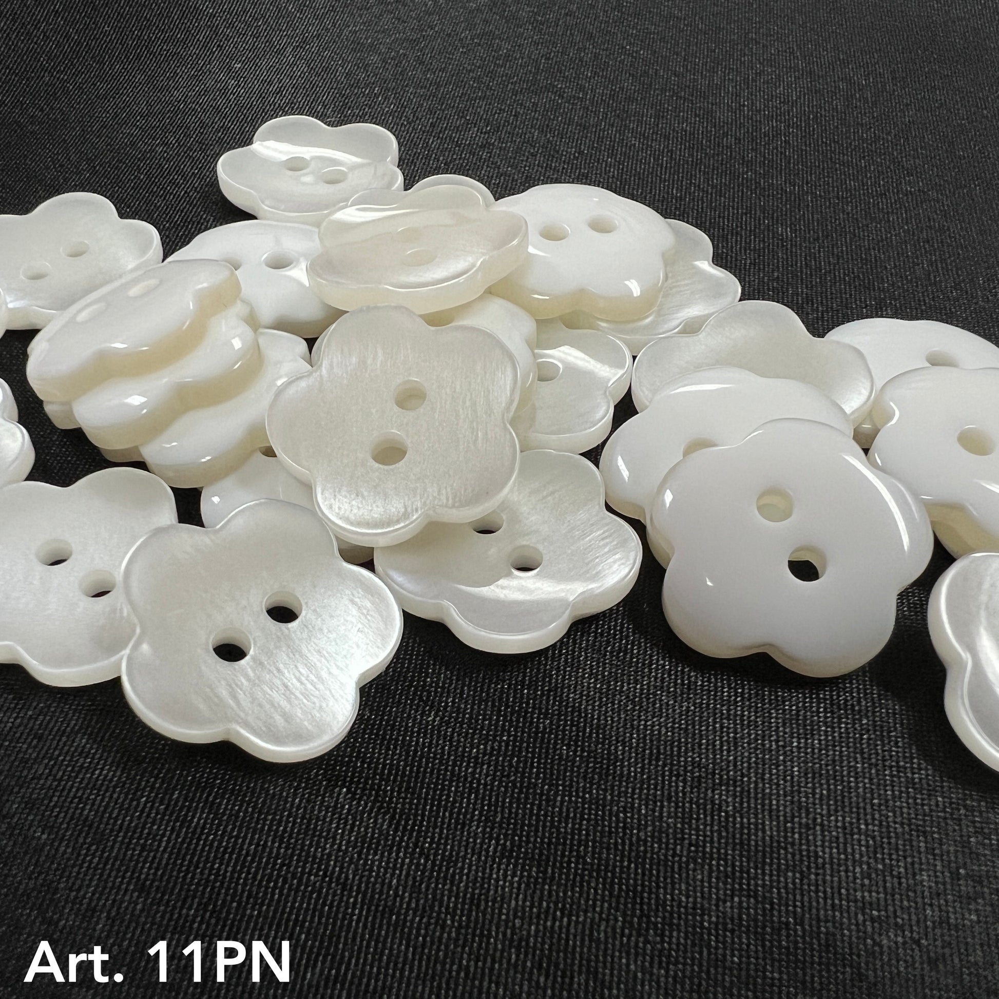 White-Poly-Pearl-Flower-Plastic-Button-buttons